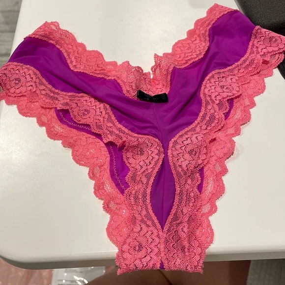 AirWear Free Cut Thong in Black, Size M - Picture 16 of 16